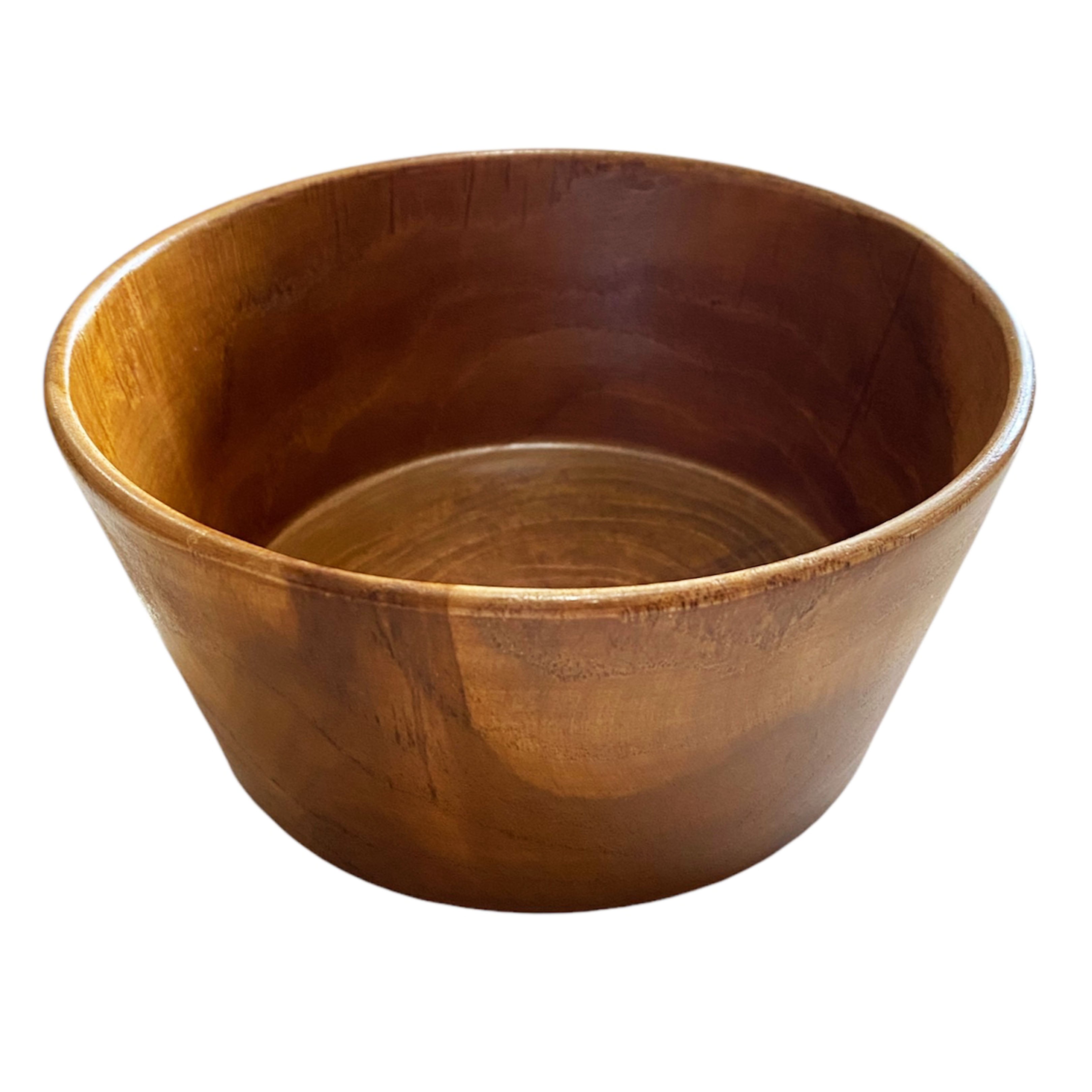 Soupe dans un bol en bois